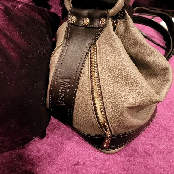 Valentina | Bags | Valentina Carrano Leather Multifunctional  display picture 1